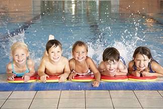 Как детям вести себя в бассейне: правила безопасности - изображение