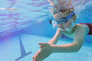 Почему плавание делает ребенка здоровым и крепким - изображение