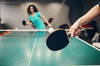 Правильное положение руки с ракеткой в настольном теннисе - изображение