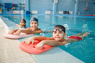 Почему занятия плаванием положительно влияют на развитие дыхательной системы ребенка - изображение